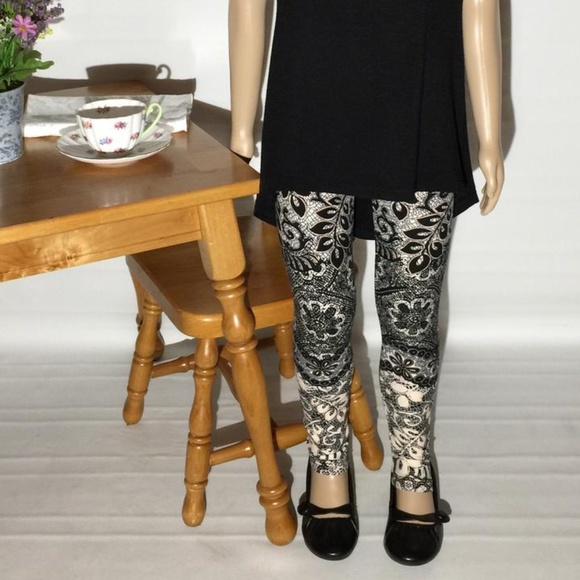 Small NEW Girls Paisley Lace Valentines Day Leggings Kids Soft Yoga Pants - Picture 5 of 7